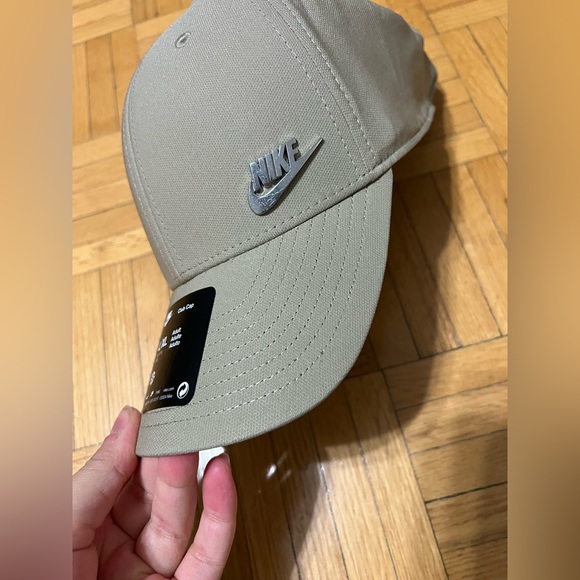 Nike hat - Picture 2 of 5